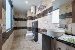 Luxury Room | Bathroom - Hotel Royal inn igi (New Delhi)