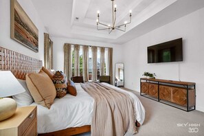 5 bedrooms, desk, iron/ironing board, WiFi