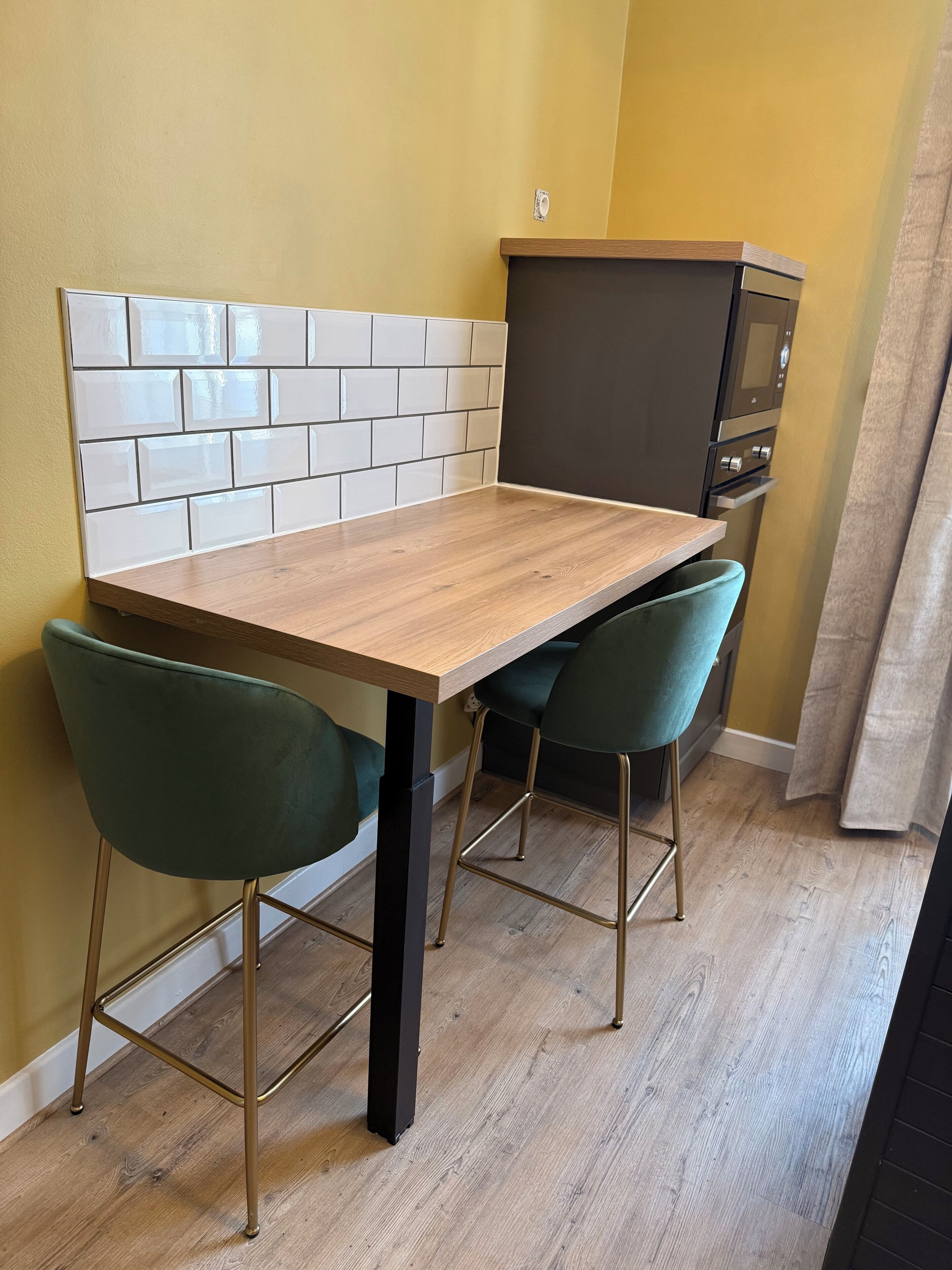 Standaard appartement | Woonruimte | Een 43-inch smart-tv met digitale zenders, Netflix en streamingdiensten