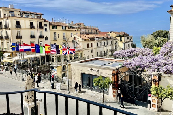 Doppia Exclusive, 1 letto king, non fumatori, vista mare | Biancheria da letto ipoallergenica, copriletto in piuma