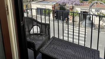 Exclusive Double Room, 1 King Bed, Non Smoking, Sea View | Hypo-allergenic bedding, down duvets, memory-foam beds, minibar