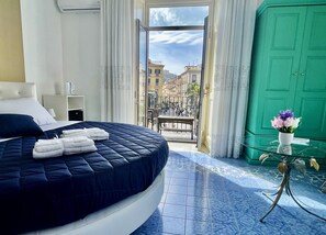 Doppia Exclusive, 1 letto king, non fumatori, vista mare | Biancheria da letto ipoallergenica, copriletto in piuma