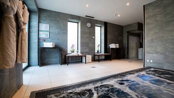 Sauna, hot tub, steam room, deep-tissue massages, Swedish massages