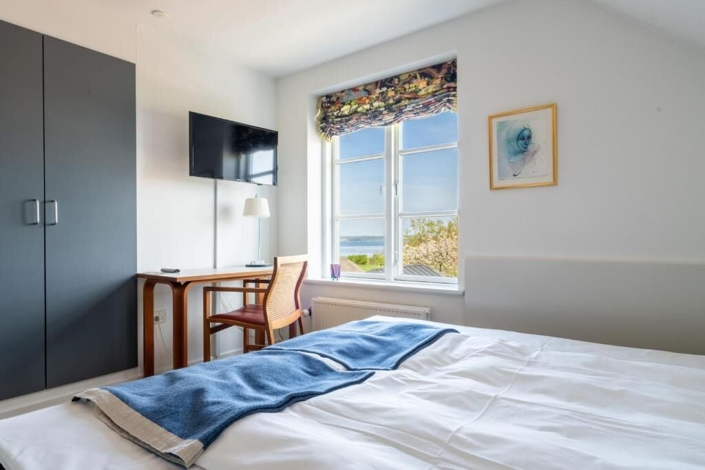 Comfort Double Room, Ocean View, Oceanfront | Desk, laptop workspace, iron/ironing board, free WiFi