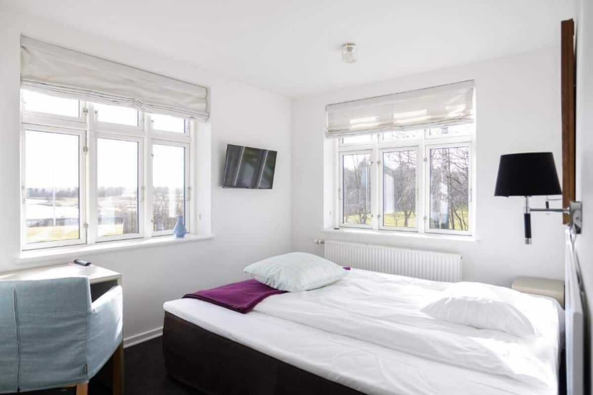 Kahden hengen comfort-huone, valtamerinäköala, valtameren rannalla | Työpöytä, kannettavalle tietokoneelle sopiva työtila