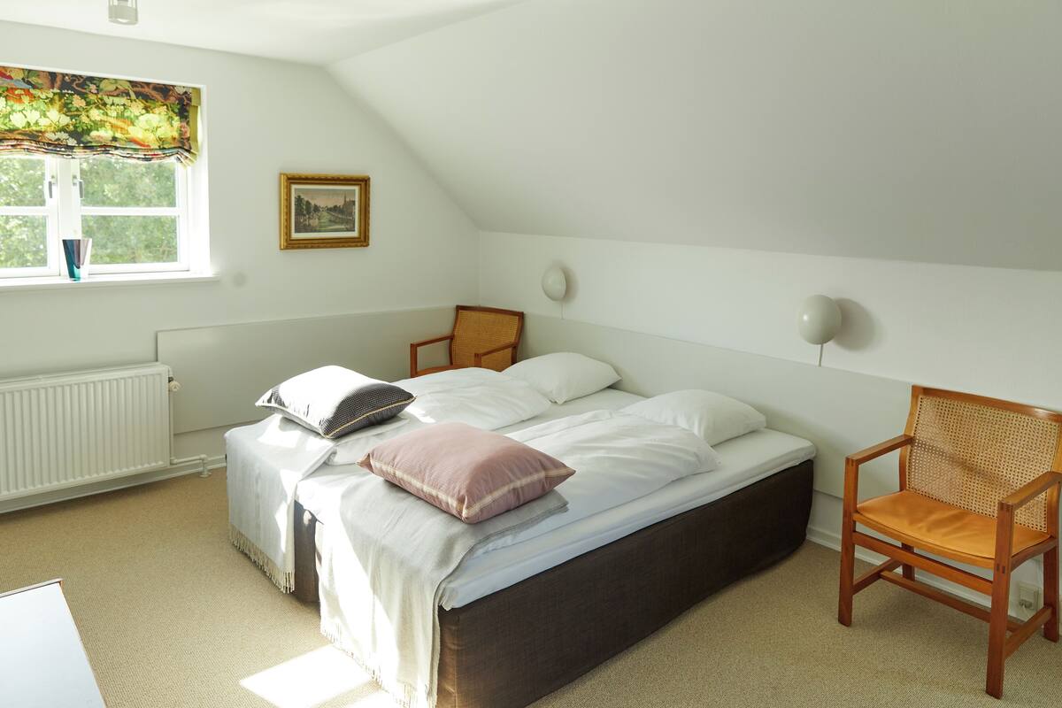Habitación estándar doble | Escritorio y espacio para trabajar con un portátil