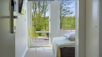 Desk, laptop workspace, iron/ironing board, free WiFi