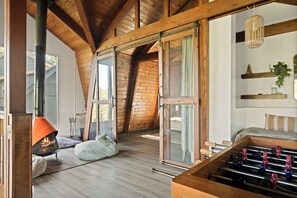 5 bedrooms, desk, travel cot, free WiFi