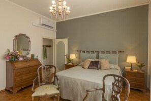 1 bedroom, iron/ironing board, WiFi, bed sheets - Casa Luigina, large and bright apartment with outdoor space (San Vincenzo)