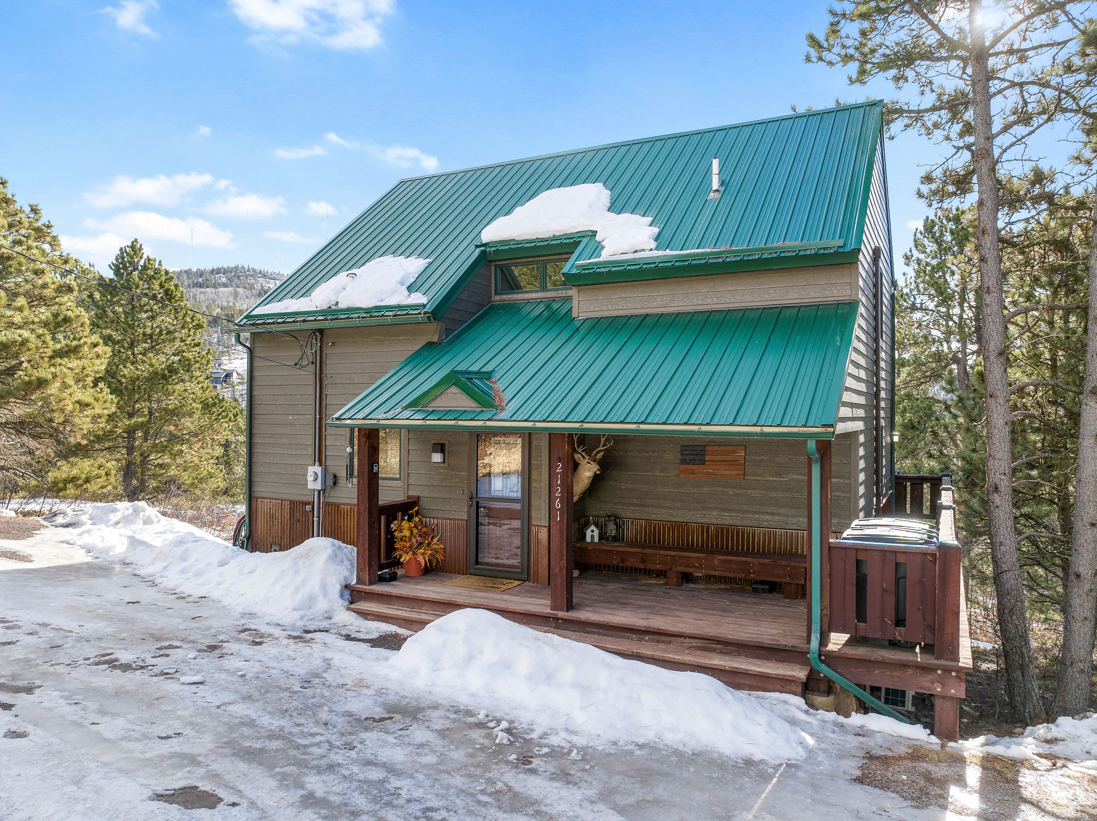 Large 5 bedroom Cabin with great views!