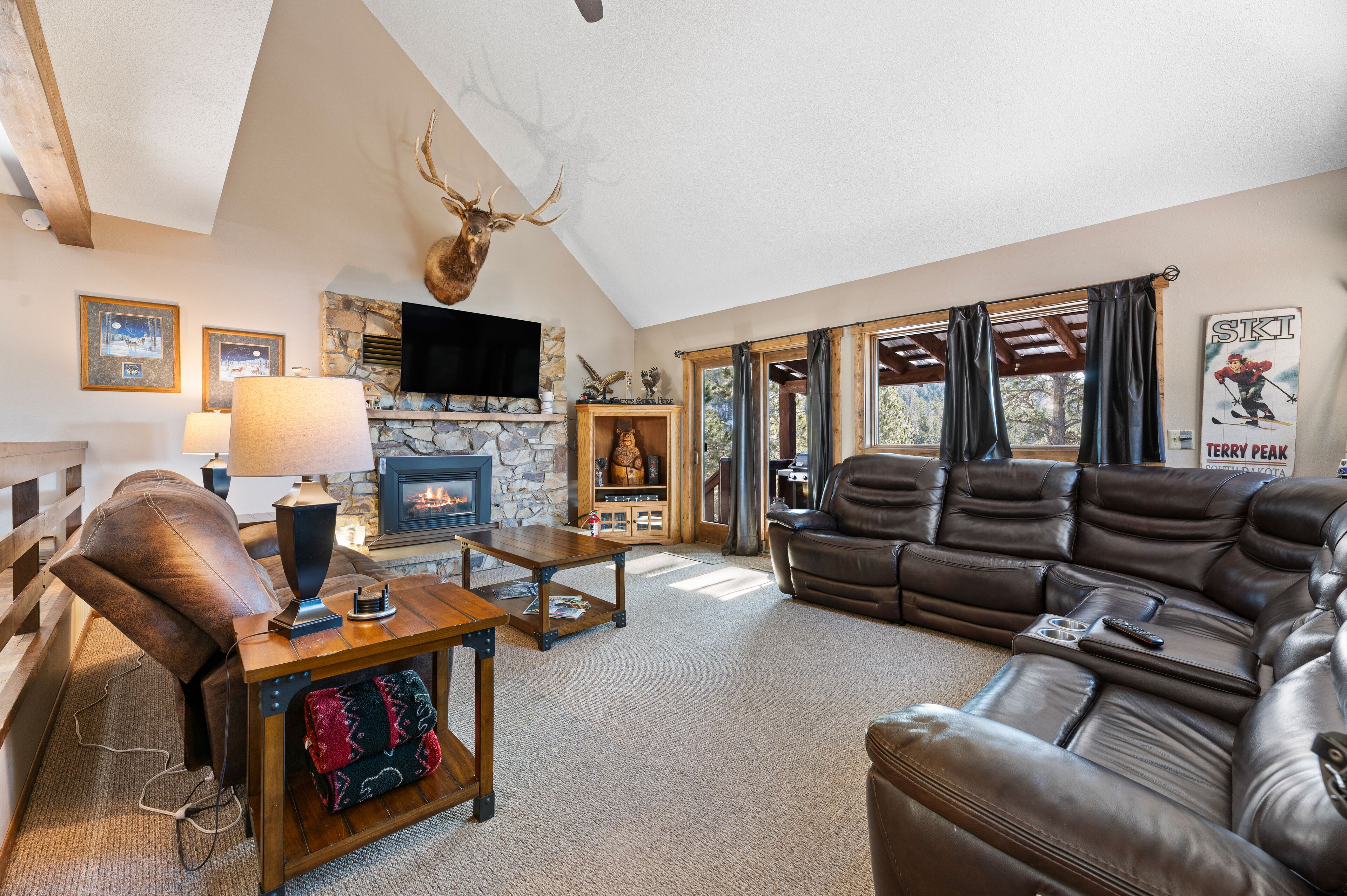 Smart-TV, Kamin, Videospiele, DVD-Player