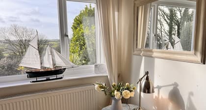 Charming 3 Bedroom Family Cottage - Dogs Welcome