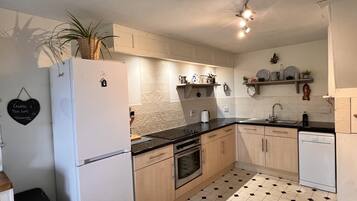 Nhà | Bếp riêng | Tủ lạnh, lò vi sóng, lò nướng, bếp nấu