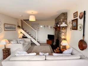 Huis | Woonruimte | Een televisie en een open haard