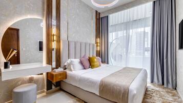 Deluxe Apartment, 2 Bedrooms, Balcony, Canal View | 1 bedroom, individually decorated, individually furnished, desk