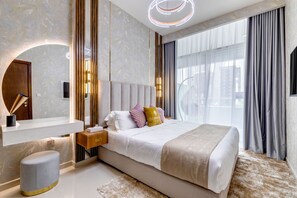 Deluxe Apartment, 2 Bedrooms, Balcony, Canal View | Individually decorated, individually furnished, desk, iron/ironing board - GLOBALSTAY. DAMAC Reva Residences (Dubai)