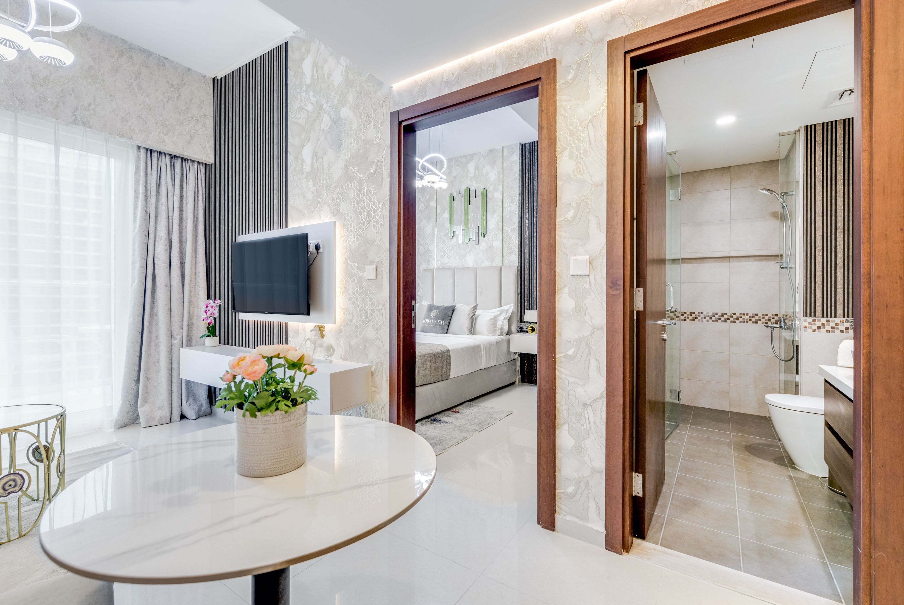 Leilighet – elite, 1 soverom, balkong, byutsikt | Oppholdsområde | En 42-tommers Flatskjerm-TV med Parabol-TV samt Netflix og Hulu