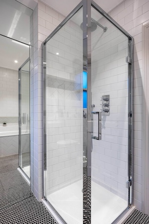 Shower, hair dryer, towels - A Vision in Blue, by Veeve (London)