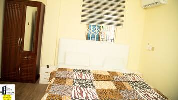 2 quartos, escrivaninha, ferros/tábuas de passar roupa, Wi-Fi