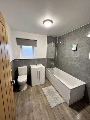 Bathroom - Inchmurrin Townhouse (West Dunbartonshire Council)