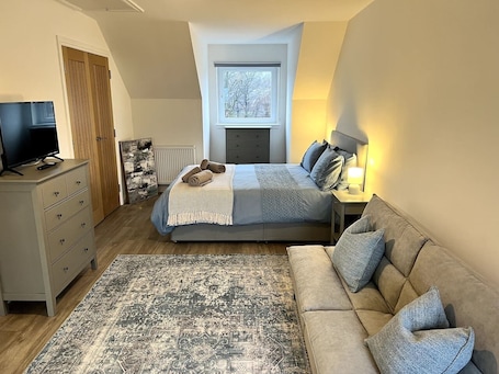 3 室のベッドルーム、WiFi、ベッドシーツ. Inchmurrin Townhouse