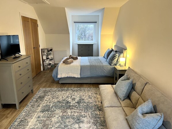 3 عدّة غرف نوم وواي فاي وملاءات أسرّة