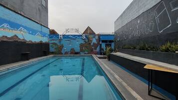 Kolam renang outdoor