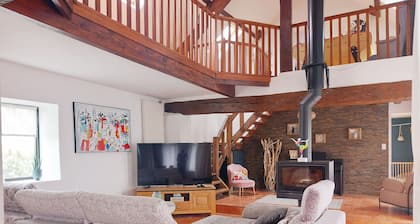 Countryside Retreat with Pool, Spa, Near Chartres – Sleeps 12