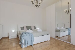 4 bedrooms, in-room safe, desk, iron/ironing board - [MAISON TUSCANY] ★ ★ ★ ★ ★ 20 minutes from Forte dei Marmi | Netflix and Comfort (Carrara)