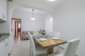 Dining - [MAISON TUSCANY] ★ ★ ★ ★ ★ 20 minutes from Forte dei Marmi | Netflix and Comfort (Carrara)