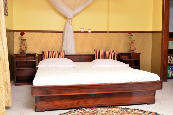 4 室のベッドルーム、アイロン / アイロン台、WiFi、ベッドシーツ