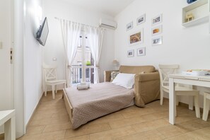 1 bedroom, iron/ironing board, travel cot, WiFi