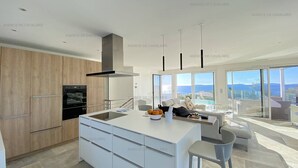 Interior - Modern villa with pool and air conditioning (Cavalaire-sur-Mer)