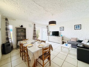 Dining - Charming 3-Room Apartment in Lumio with Terrace and Parking, 1km from Beach (Lumio)