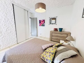 2 bedrooms, bed sheets