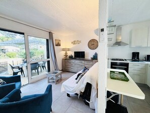 TV - Ground Floor Apartment, 3 Rooms, 2 Terraces, 100m from Beach, A/C, Parking, WiFi Optional (Lumio)