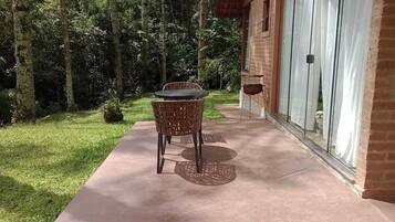 Chalé superluxo | 1 quarto, escrivaninha, Wi-Fi de cortesia