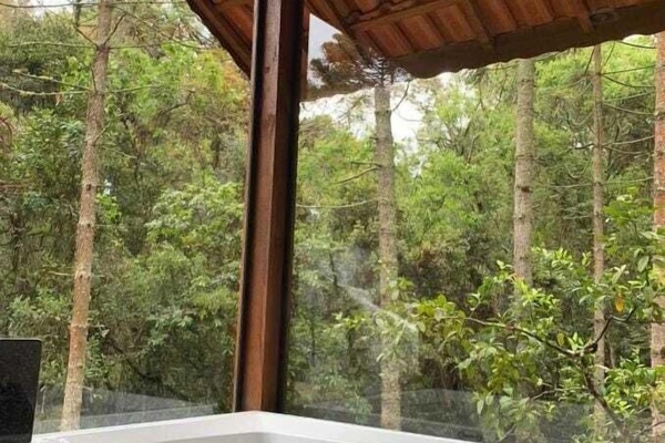 Luxury Chalet | Bathroom | Soap, shampoo, toilet paper