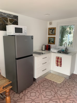 Apartment | Private kitchen - Charming and Cozy Apartment in Dubai Available now (Dubai)