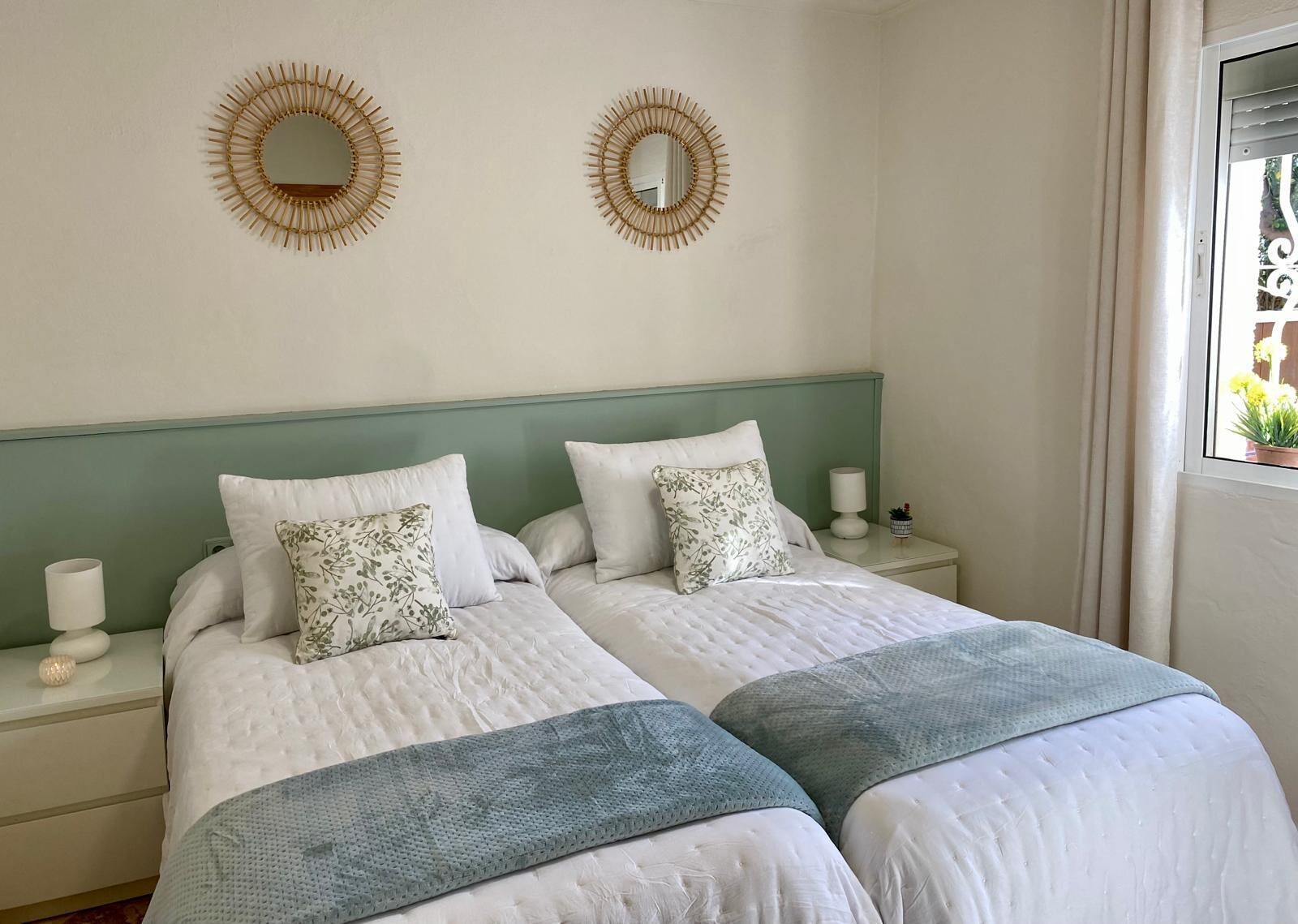 3 slaapkamers, een strijkplank/strijkijzer, gratis wifi, beddengoed