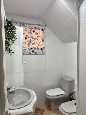 Dusche, Haartrockner, Bidet, Seife