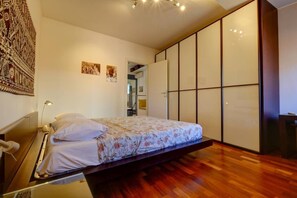1 chambre, fer et planche Ă repasser, Wi-Fi, draps fournis