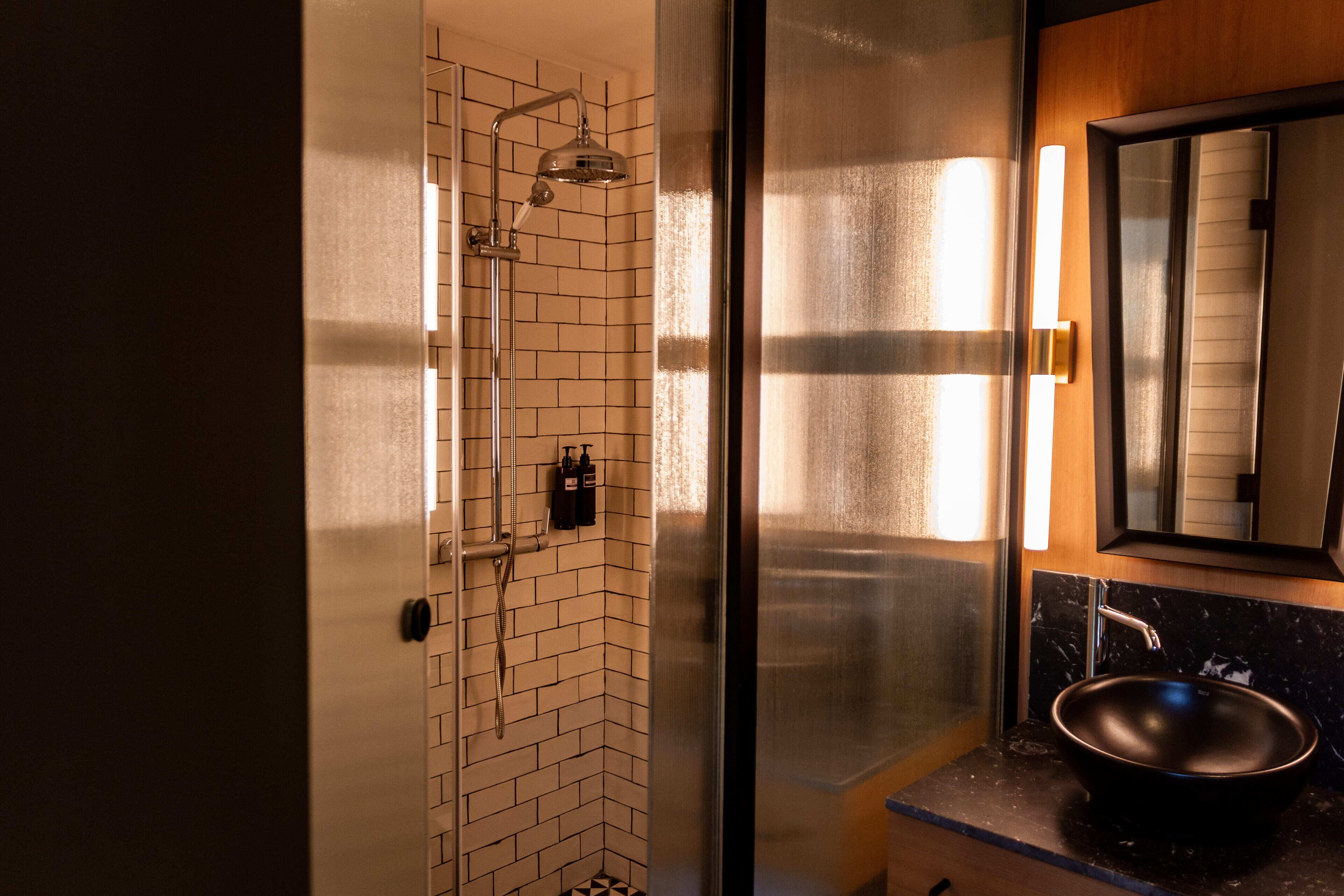 Photo - Letoh Letoh Sevilla