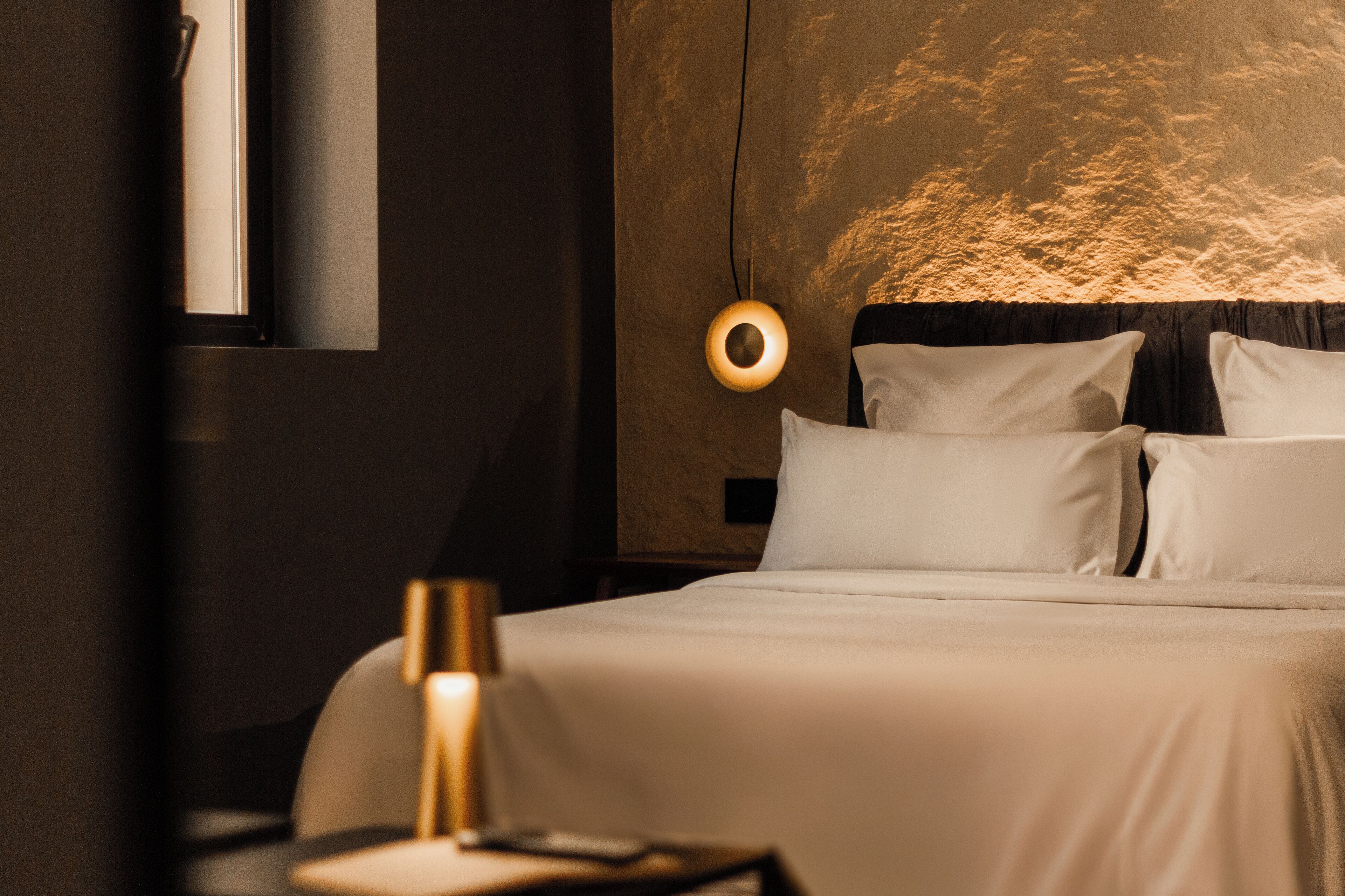 华丽客房 | 高档床上用品、羽绒被、客房内保险箱、办公桌