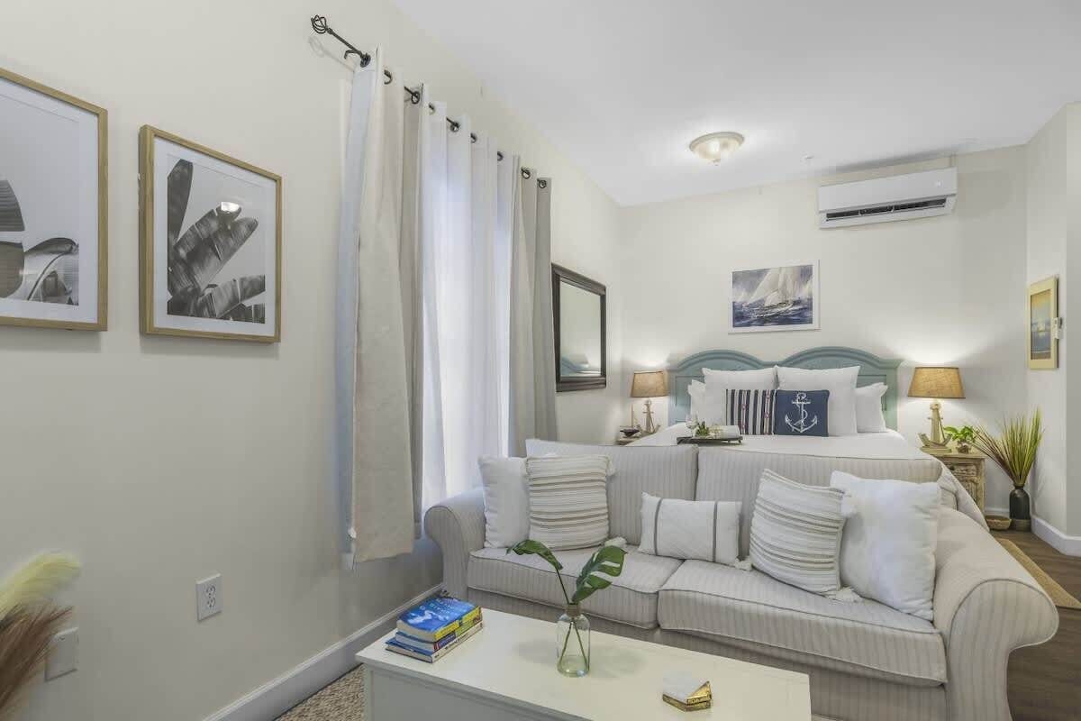 Televisión y oficina 