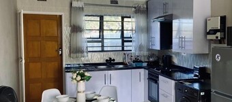 Emerald Suite Sleeps 6 With Free Parking