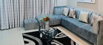 Emerald Suite Sleeps 6 With Free Parking