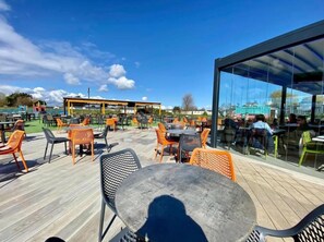 Cabaña | Restaurante al aire libre
