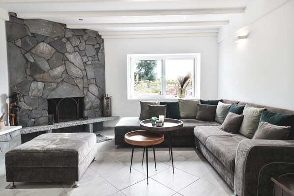 Flat-screen TV - Moute House by Corfuescapes (Corfu)