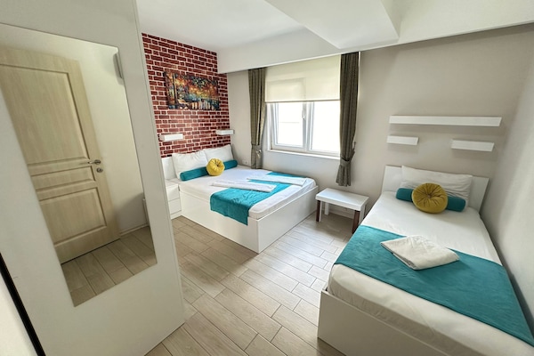 Familjelägenhet | 2 sovrum, skrivbord, arbetsyta för laptop och strykjärn/strykbräda